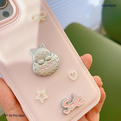 ** Ốp IP 16 Pro Max vân da phồng nền hồng charm nổi Mèo Happy
