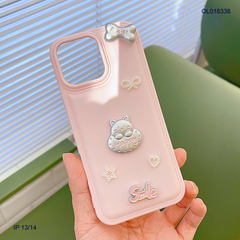 ** Ốp IP 13/14 vân da phồng nền hồng charm nổi Mèo Happy