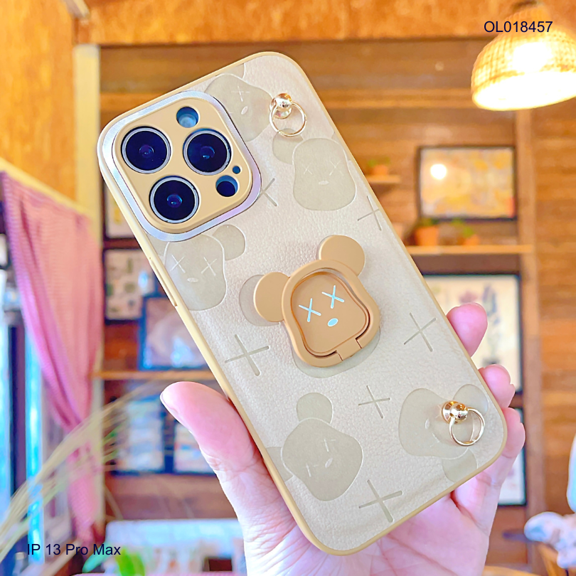 ** Ốp IP 13 Pro Max vân da nâu gấu bearbrick kèm dây đeo