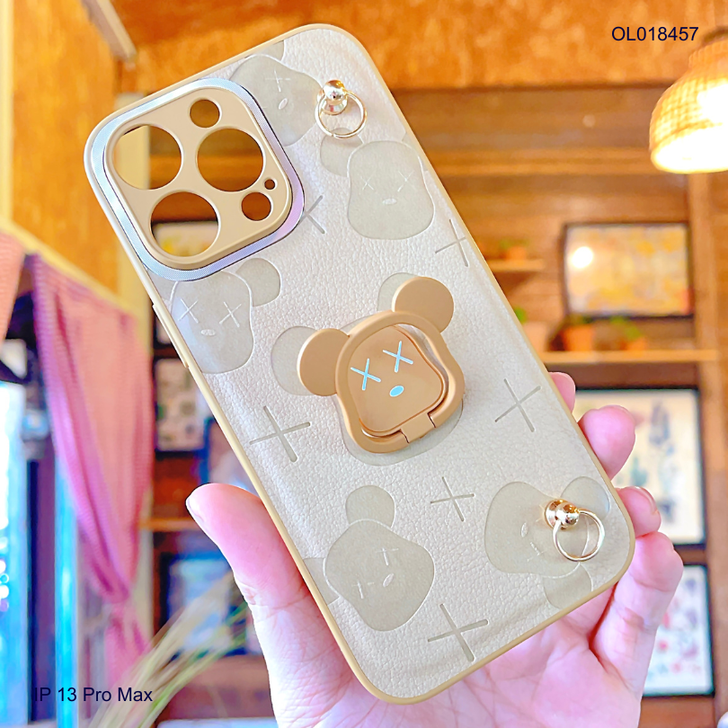 ** Ốp IP 13 Pro Max vân da nâu gấu bearbrick kèm dây đeo