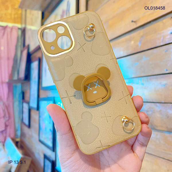 ** Ốp IP 13 6.1 vân da nâu gấu bearbrick kèm dây đeo