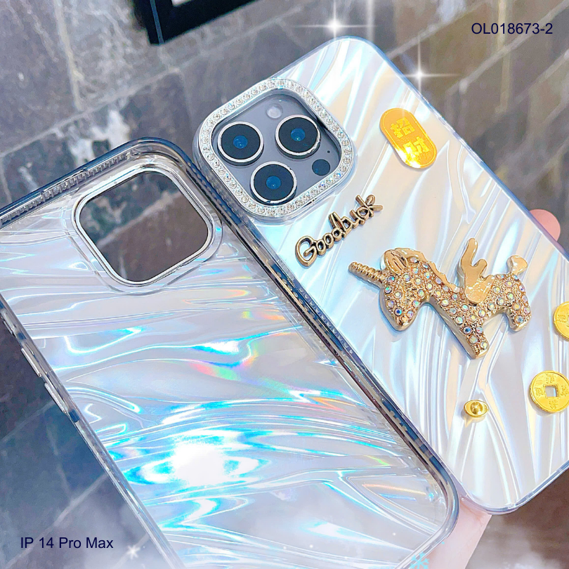 Ốp IP 14 Pro Max vân ánh sóng charm ngựa đính đá