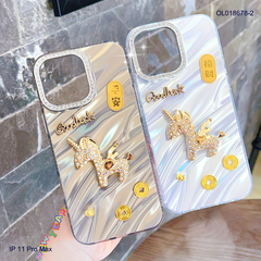 Ốp IP 11 Pro Max vân ánh sóng charm ngựa đính đá