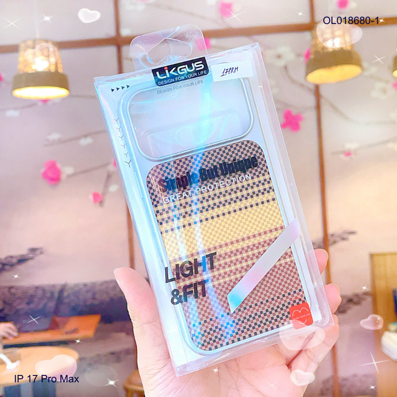 ** Ốp IP 17 Pro Max Likgus vân carbon viền dẻo xi bạc