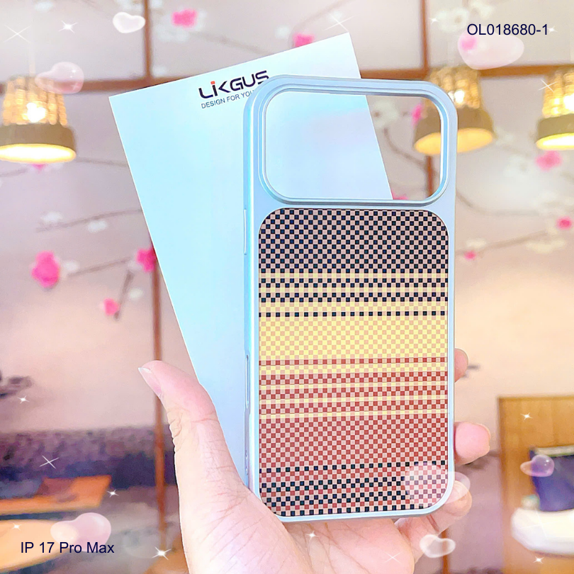** Ốp IP 17 Pro Max Likgus vân carbon viền dẻo xi bạc