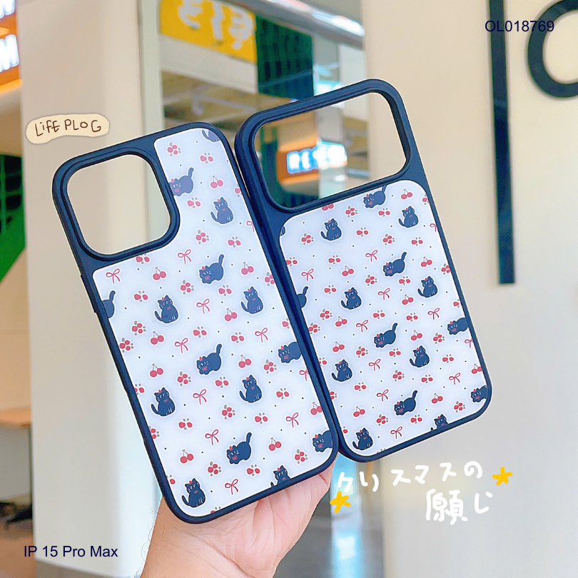 Ốp IP 15 Pro Max mèo đen và cherry nền trắng viền đen