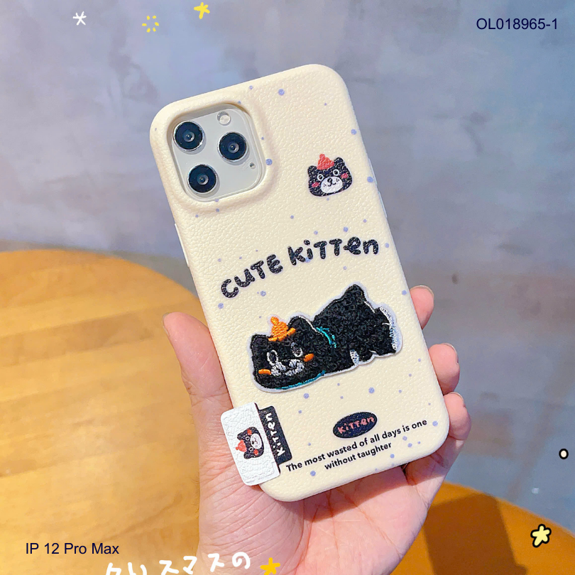 ** Ốp IP 12 Pro Max vân sần đính charm thêu