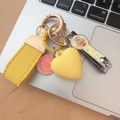 ** Móc khóa dây da trái tim kèm bấm móng