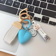 ** Móc khóa dây da trái tim kèm bấm móng