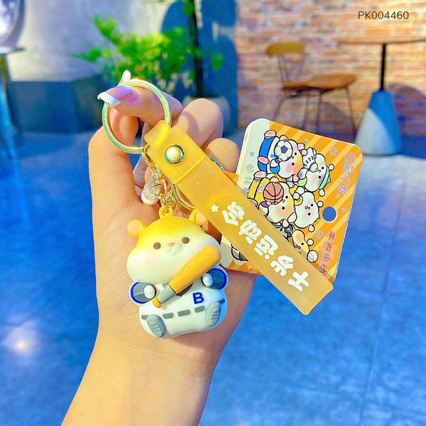 ** Móc khóa chuột cầm gậy bóng chày