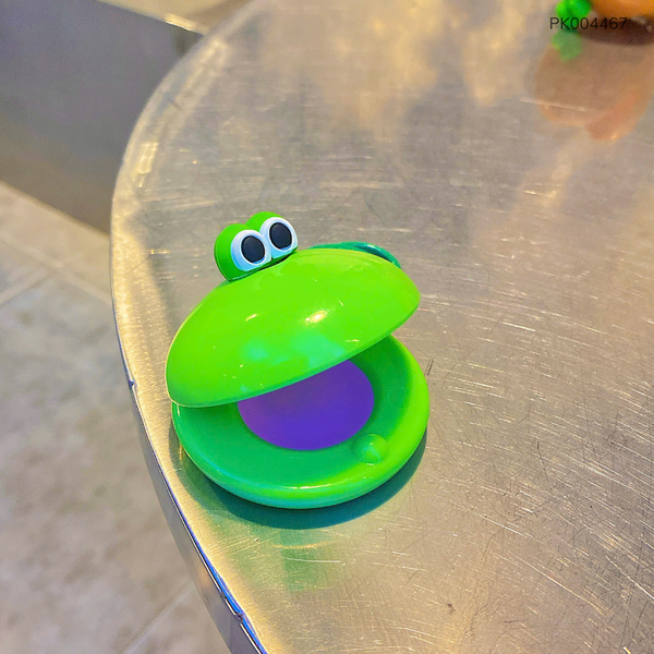 ** Móc khóa cốc cốc xanh lá