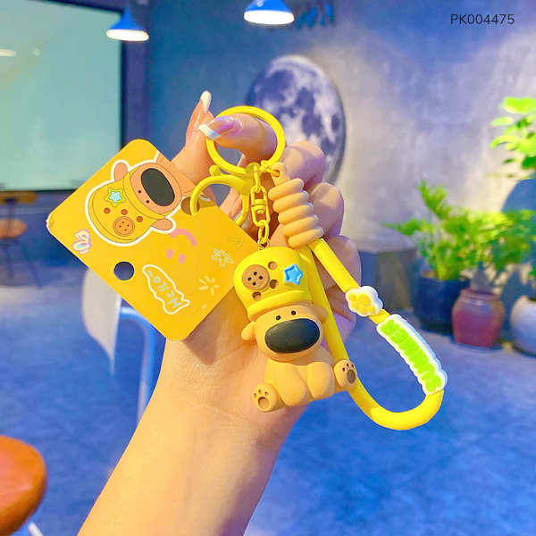 ** Móc khóa cún đội dép vàng