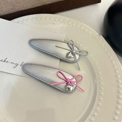 ** Set 2 kẹp màu bạc đính nơ tim