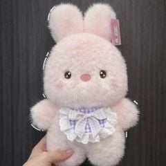** GẤU BÔNG THỎ HỒNG ĐEO YẾM CARO TÍM VIỀN REN SIZE 25CM