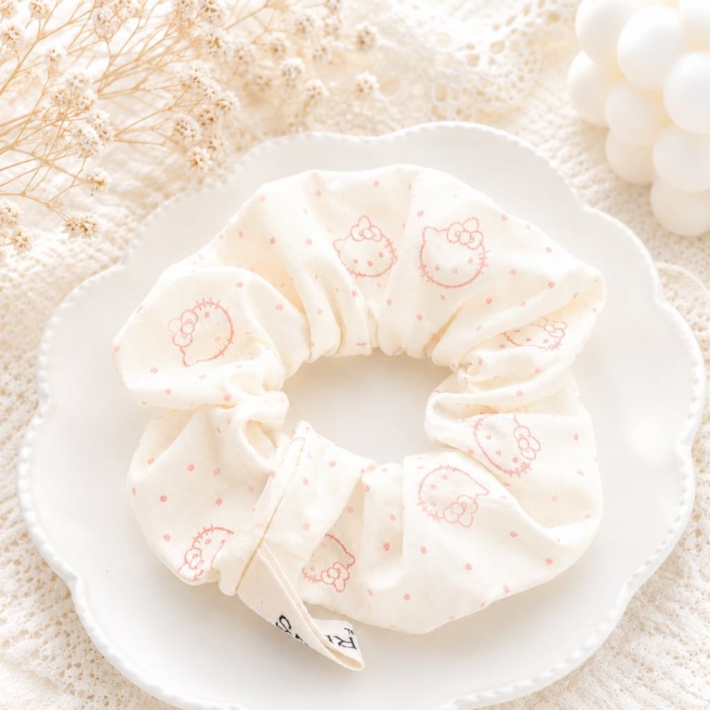 ** Scrunchies trắng kitty chấm bi nhí