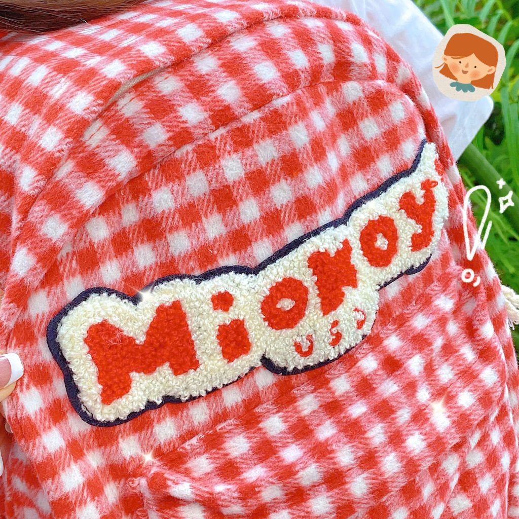 ** Balo Miokoy sọc caro đỏ trắng