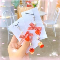 ** Dây đeo điện thoại quả táo cắn dở