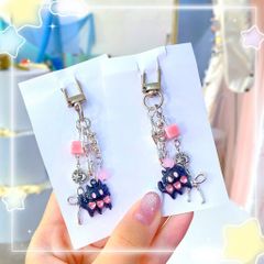 ** Móc khóa mini mèo đen 3 tim hồng