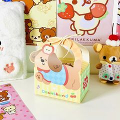 ** Hộp quà giấy kèm dây thắc nơ nhiều hình