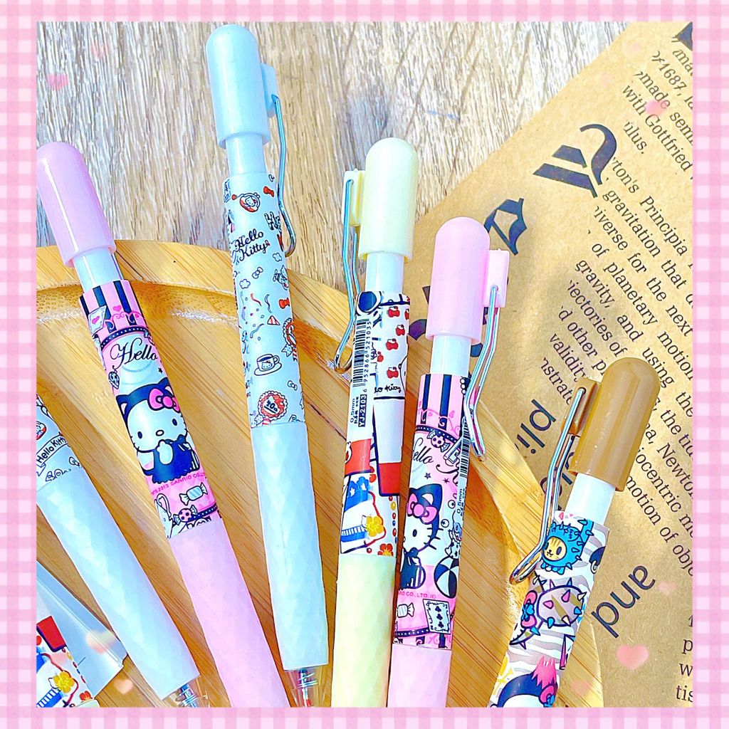 ** Bút bi Kitty móc gài kim loại nhiều màu
