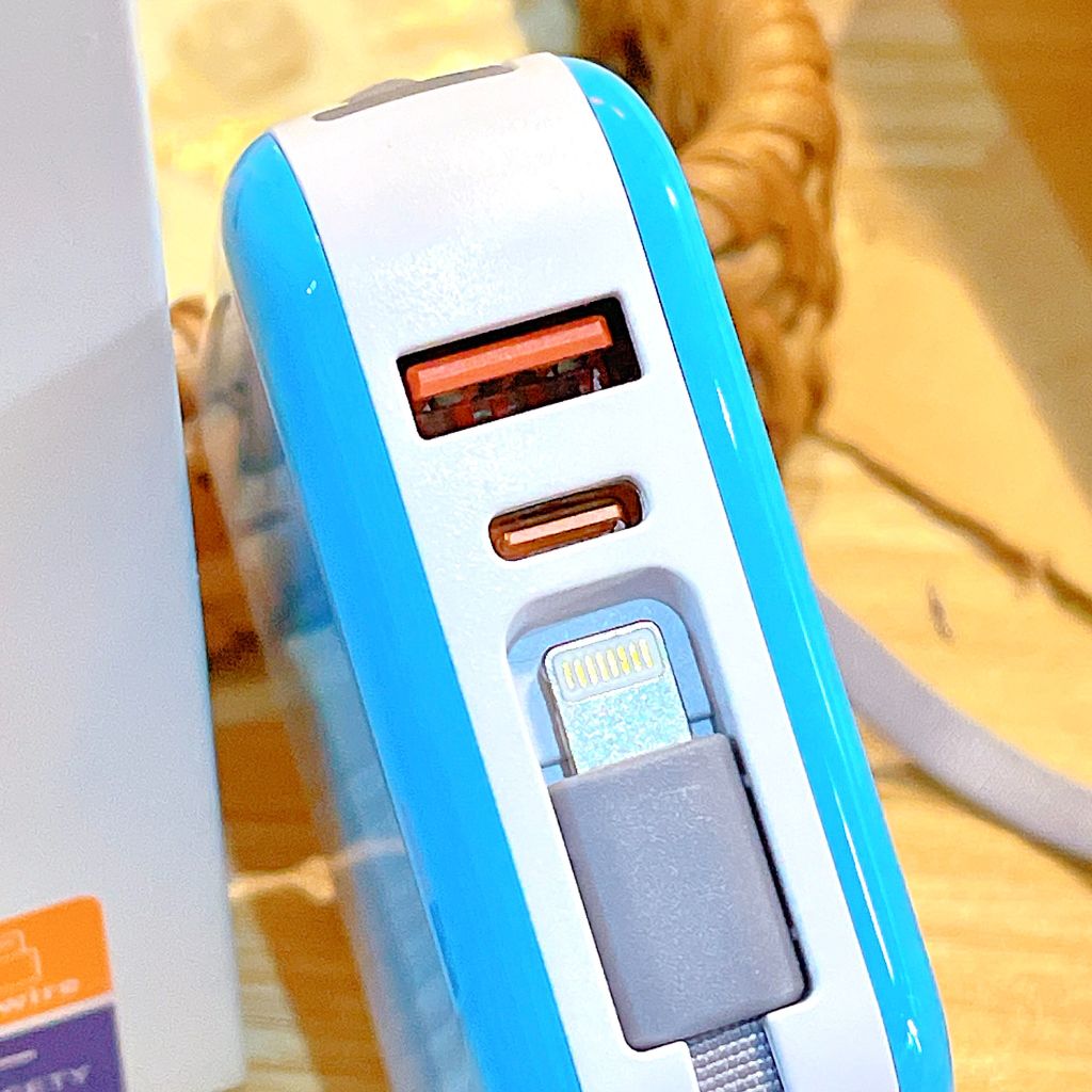 ** PDP mini kèm dây sạc 10.000mAh