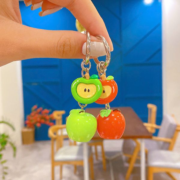 ** Móc khóa quả táo kèm lát táo