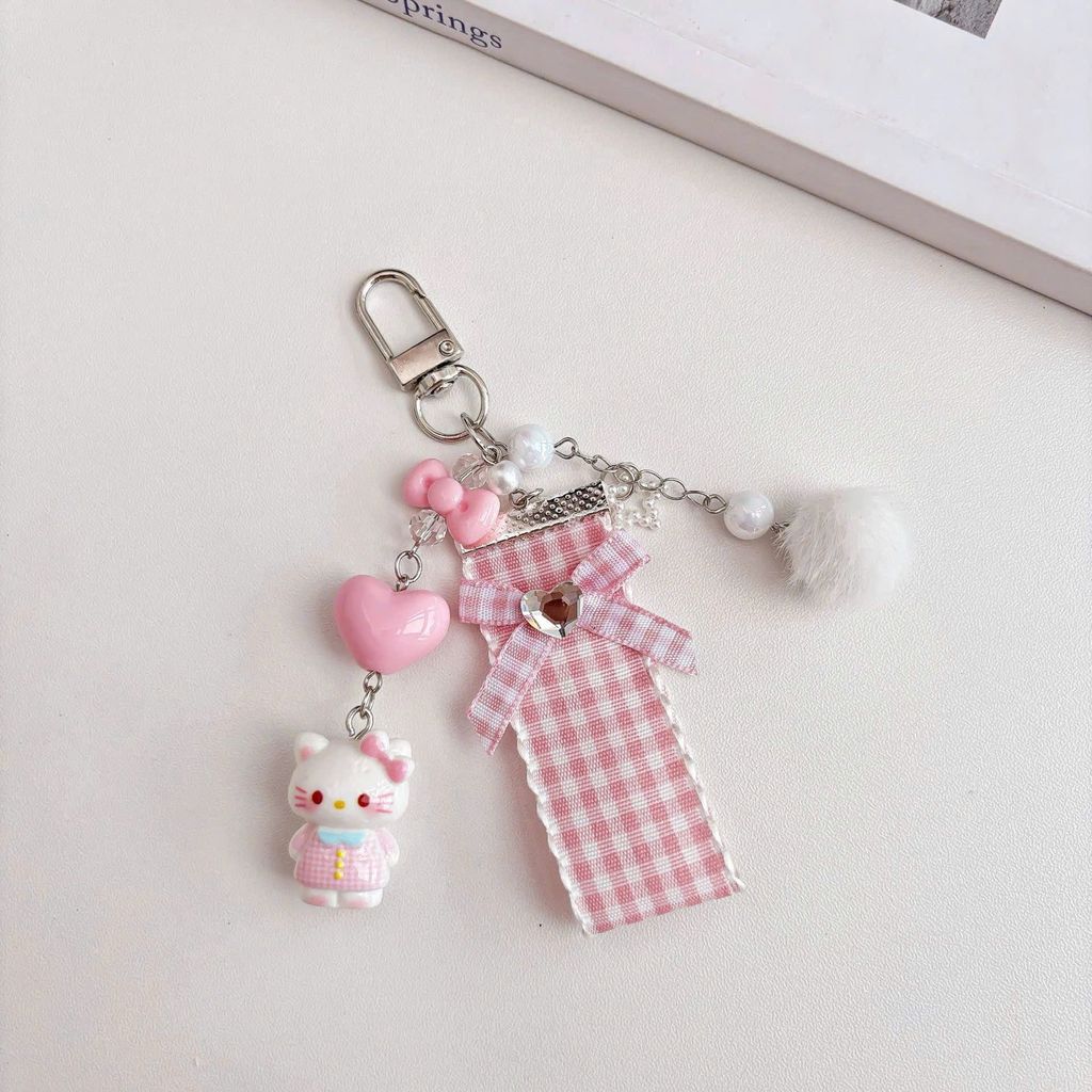 ** Móc khóa Kitty đen/đỏ charm bông nơ caro
