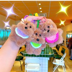 ** Móc khóa cún đeo yếm len lông nâu