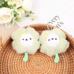 ** Móc khóa bông cỏ bốn lá xanh mặt trắng