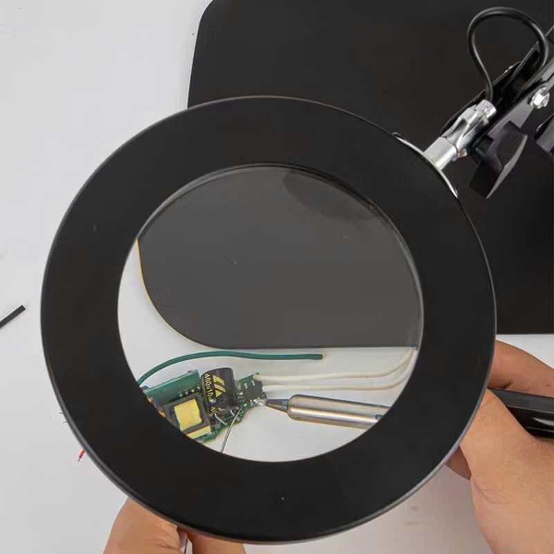 ** Đèn 12W có kính lúp 50x chân để bàn