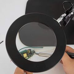 ** Đèn 12W có kính lúp 50x chân để bàn