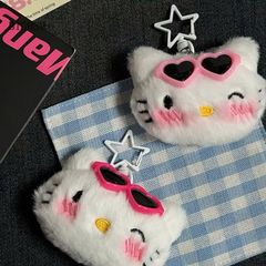 ** Móc khóa bông mặt Kitty đính kẹp xương cá