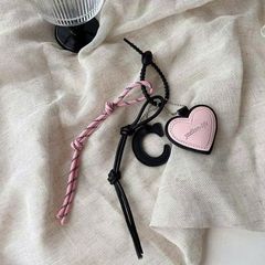 ** Móc khóa chùm trái tim chữ C hồng/xanh