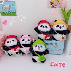 ** Móc khóa bông gấu trúc đội nón đeo túi