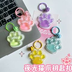 ** Móc khóa chân mèo thạch và chuông lục lạc