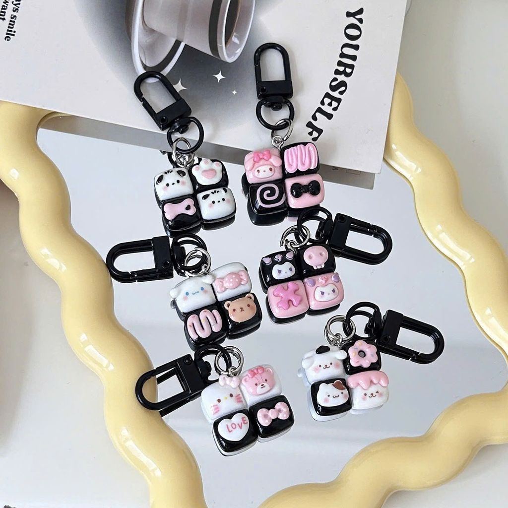 ** Dây đeo điện thoại 4 khung hình cute