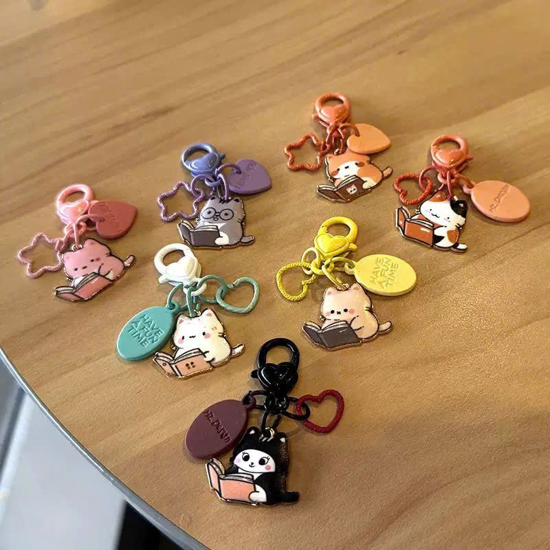 ** Móc khóa mini động vật đọc sách