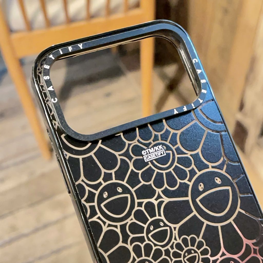 ** Ốp IP 17 Pro Max hoamặt cười đen