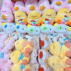 ** Gấu bông heo hồng ôm bánh mì