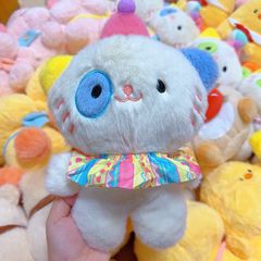 ** Gấu bông mèo trắng đội nón tai hai màu