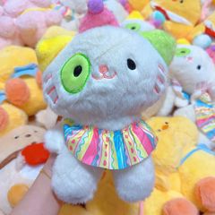 ** Gấu bông mèo trắng đội nón tai hai màu