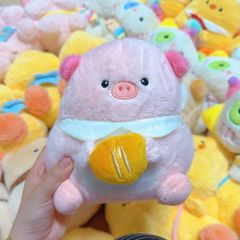 ** Gấu bông heo hồng ôm bánh mì