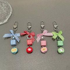 ** Dây đeo điện thoại táo xúc xắc nơ ca rô đỏ/xanh/hồng