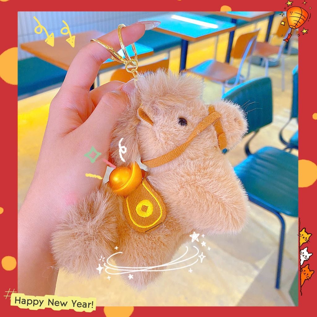 ** Móc khóa bông ngựa cõng thỏi vàng