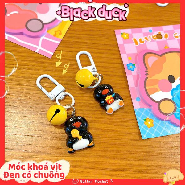 ** Móc khóa chim cánh cụt mỏ đỏ chuông vàng