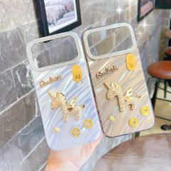 Ốp IP 17 Pro Max vân ánh sóng charm ngựa đính đá