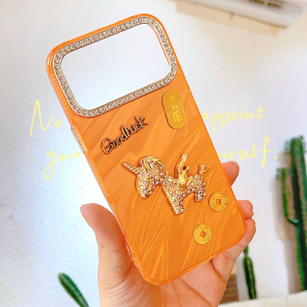 Ốp IP 17 Pro Max vân ánh sóng charm ngựa đính đá