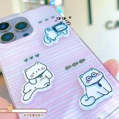 Ốp IP 14 Pro Max sọc hồng charm 3 mèo trắng