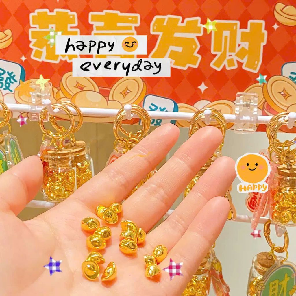 ** Móc khóa hủ vàng và thẻ mica nhiều hình