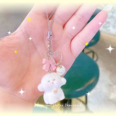 ** Dây đeo điện thoại cún trắng phủ lông nơ hồng